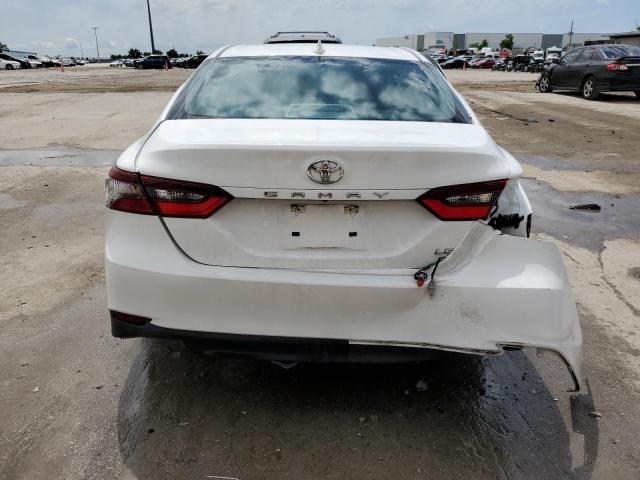 4T1C11AK1NU668403 - 2022 TOYOTA CAMRY LE WHITE photo 6