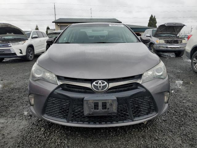 4T1BF1FKXFU096965 - 2015 TOYOTA CAMRY SE LE 灰色 照片 5