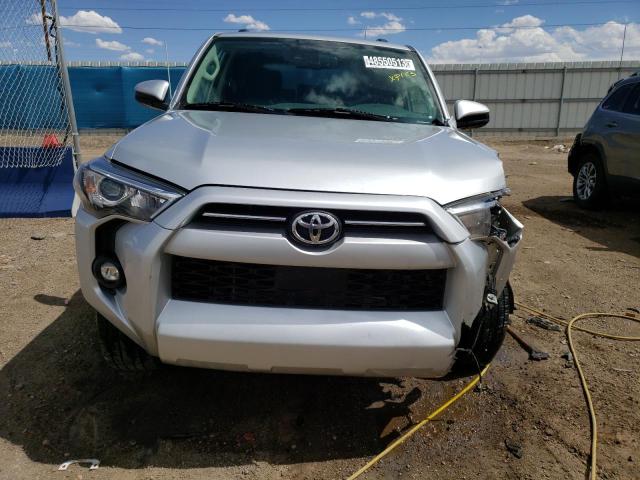 JTEMU5JRXM5896988 - 2021 TOYOTA 4RUNNER SR5/SR5 PREMIUM SILVER photo 5