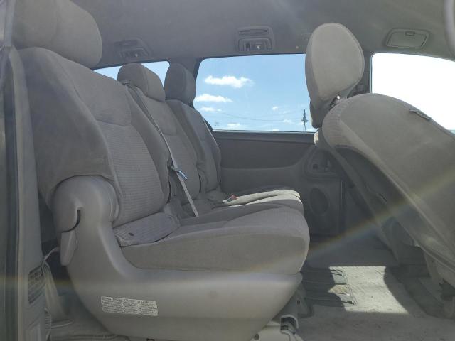 5TDZA23C96S500296 - 2006 TOYOTA SIENNA CE GRAY photo 11