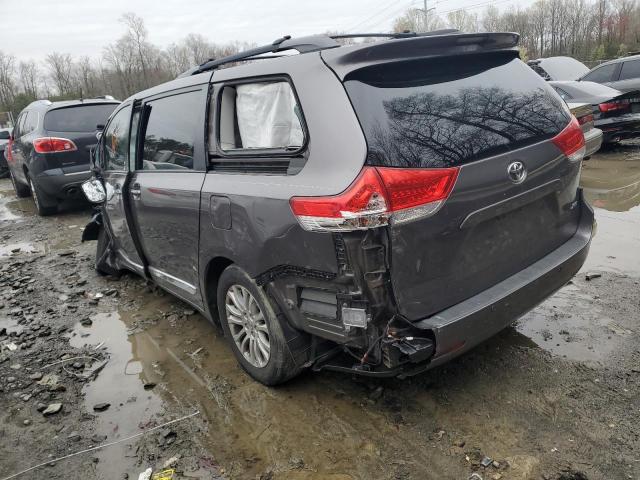 5TDYK3DC8DS321984 - 2013 TOYOTA SIENNA XLE GRAY photo 2