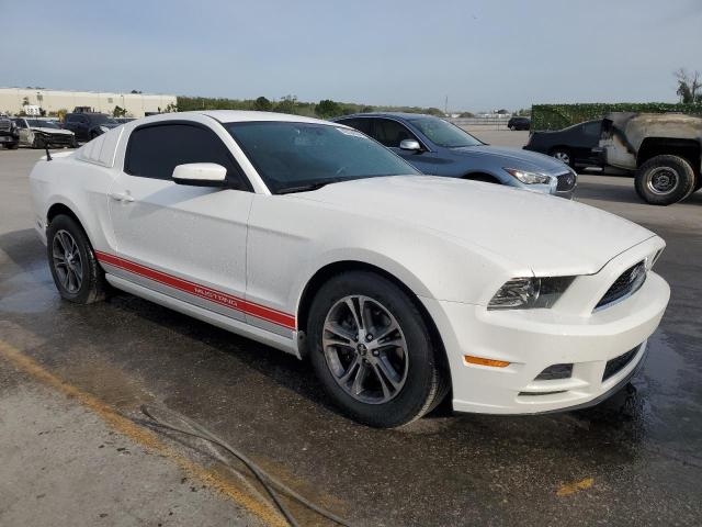 1ZVBP8AM0D5265236 - 2013 FORD MUSTANG WHITE photo 4