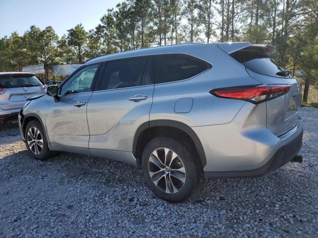 5TDGZRAH5LS504770 - 2020 TOYOTA HIGHLANDER XLE 银色 照片 2
