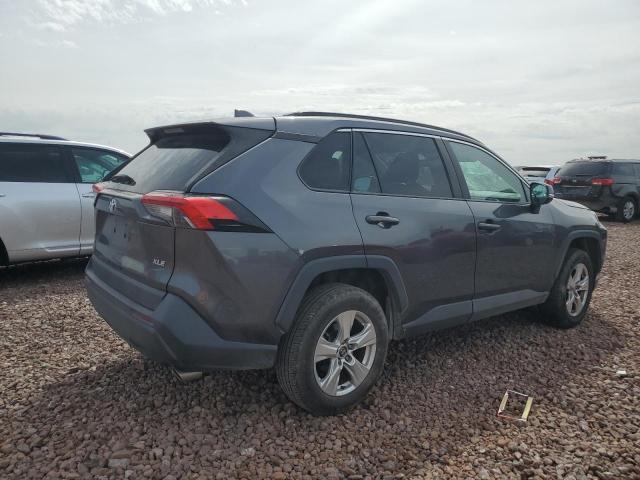 2T3W1RFV0LC044953 - 2020 TOYOTA RAV4 XLE GRAY photo 3