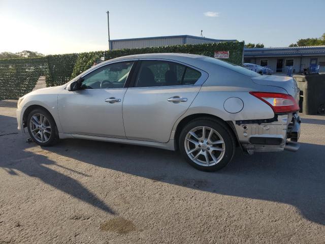 1N4AA5APXAC820408 - 2010 NISSAN MAXIMA S SILVER photo 2