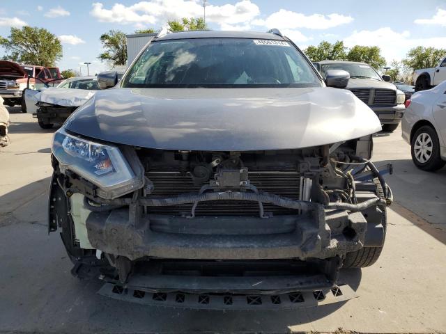 KNMAT2MT3HP611459 - 2017 NISSAN ROGUE S GRAY photo 5