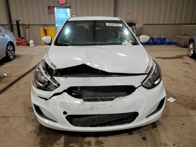 KMHCT5AE5GU272120 - 2016 HYUNDAI ACCENT SE WHITE photo 5