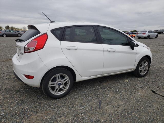 3FADP4EJ8JM147449 - 2018 FORD FIESTA SE WHITE photo 3