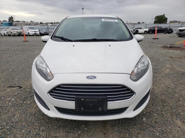 3FADP4EJ8JM147449 - 2018 FORD FIESTA SE WHITE photo 5