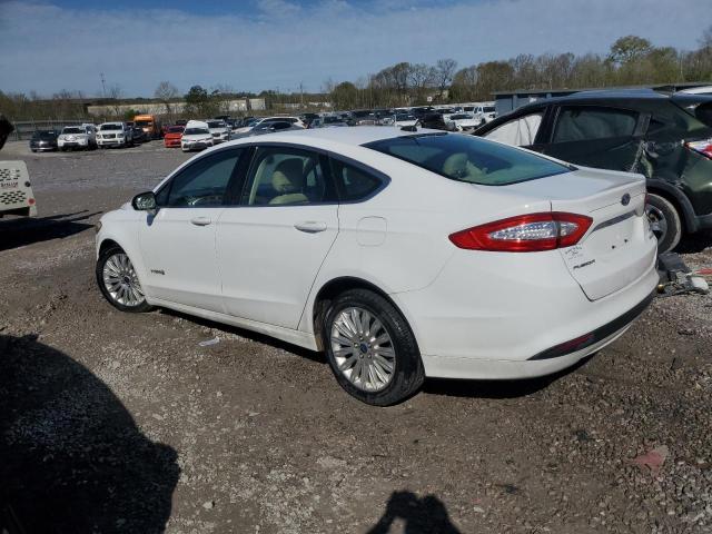 3FA6P0LU2DR220563 - 2013 FORD FUSION SE HYBRID WHITE photo 2