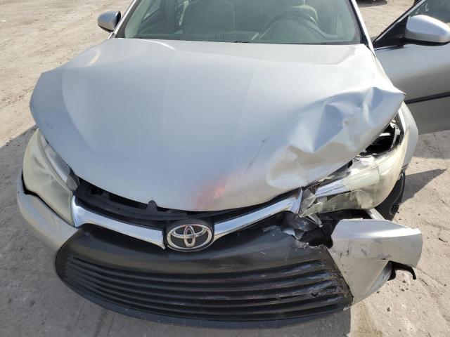 4T4BF1FK5FR474941 - 2015 TOYOTA CAMRY LE SILVER photo 11
