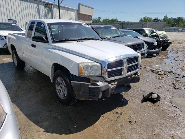 1D7HE42KX5S133098 - 2005 DODGE DAKOTA SLT WHITE photo 4