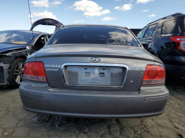 KMHWF25H74A000611 - 2004 HYUNDAI SONATA GL GRAY photo 6