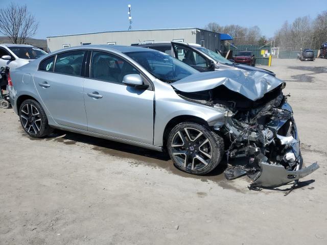 YV140MTL2H2429729 - 2017 VOLVO S60 DYNAMIC SILVER photo 4