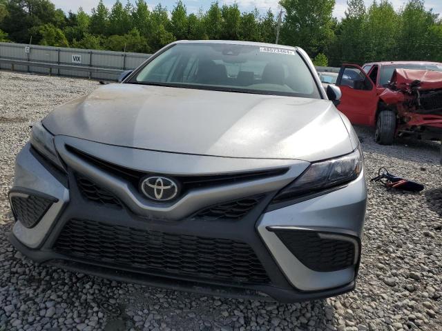 4T1G11AK2PU783550 - 2023 TOYOTA CAMRY SE NIGHT SHADE SILVER photo 5