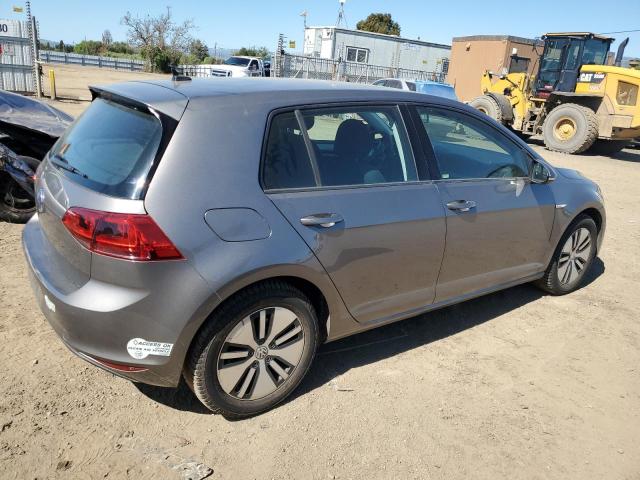 WVWKP7AU7GW903929 - 2016 VOLKSWAGEN E-GOLF SE GRAY photo 3