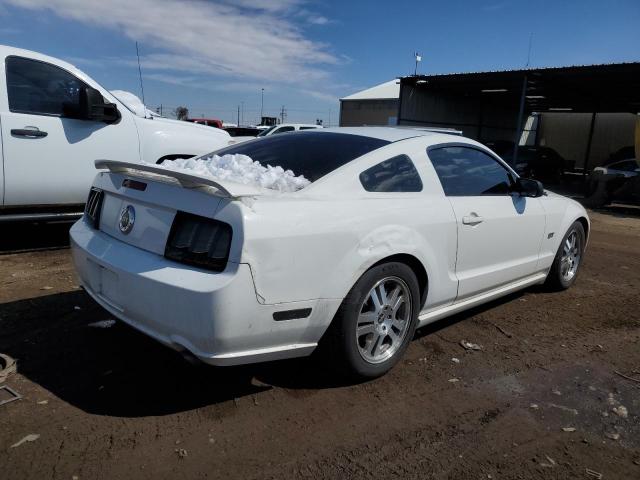 1ZVFT82H265142619 - 2006 FORD MUSTANG GT WHITE photo 3