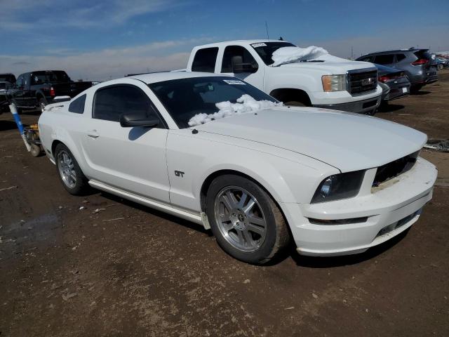 1ZVFT82H265142619 - 2006 FORD MUSTANG GT WHITE photo 4