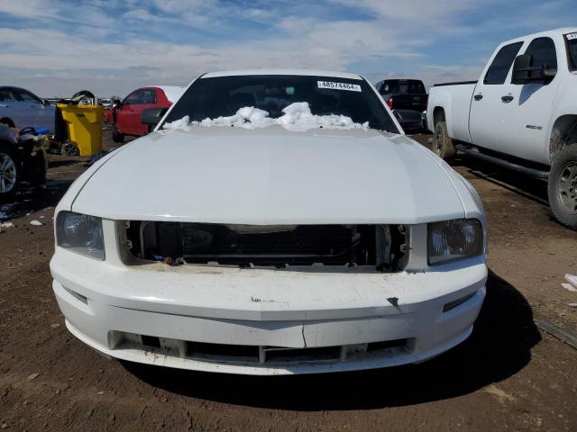 1ZVFT82H265142619 - 2006 FORD MUSTANG GT WHITE photo 5