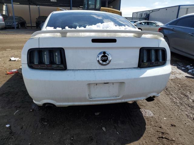 1ZVFT82H265142619 - 2006 FORD MUSTANG GT WHITE photo 6