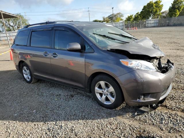 5TDKZ3DC6HS799960 - 2017 TOYOTA SIENNA LE GRAY photo 4