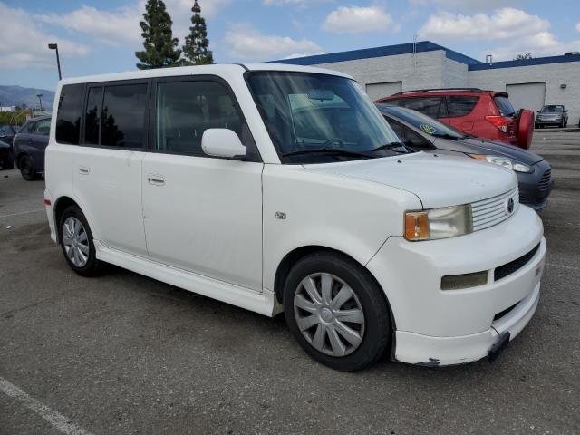 JTLKT324340140927 - 2004 TOYOTA SCION XB WHITE photo 4