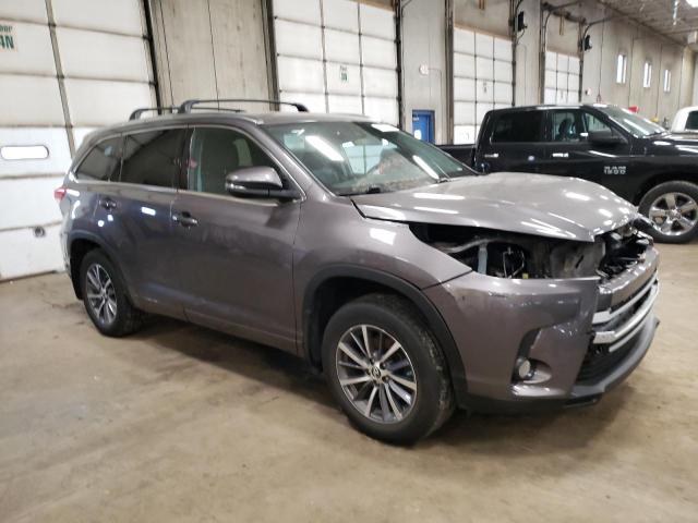 5TDJZRFH6JS897285 - 2018 TOYOTA HIGHLANDER SE GRAY photo 4