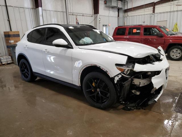 ZASPAKBN3K7C45232 - 2019 ALFA ROMEO STELVIO TI WHITE photo 4