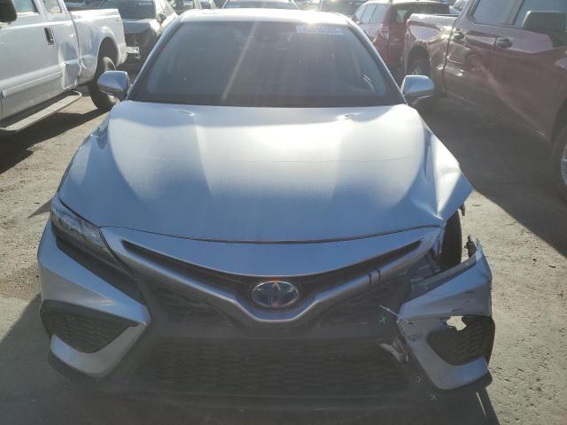 4T1S31AK5RU062016 - 2024 TOYOTA CAMRY SE NIGHT SHADE SILVER photo 5