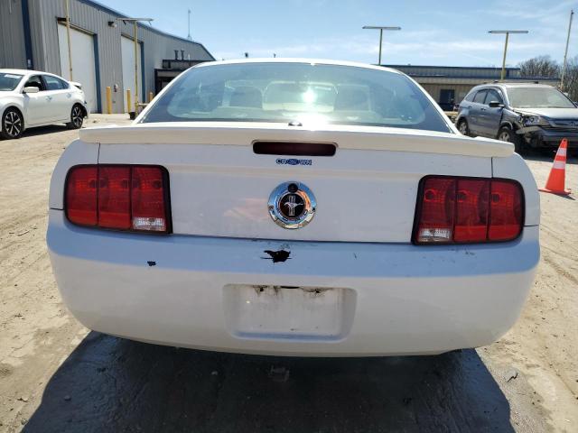 1ZVHT80N985135204 - 2008 FORD MUSTANG WHITE photo 6