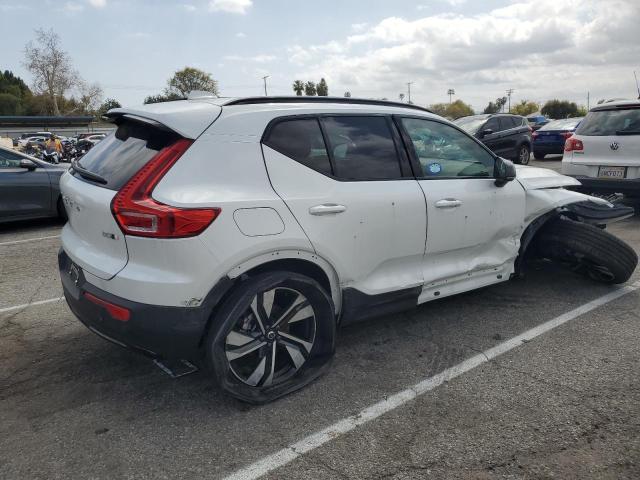 YV4L12UX7P2943950 - 2023 VOLVO XC40 CORE ULTIMATE WHITE photo 3