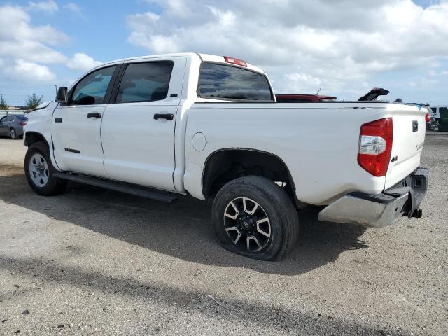 5TFDW5F1XHX664855 - 2017 TOYOTA TUNDRA CREWMAX SR5 WHITE photo 2