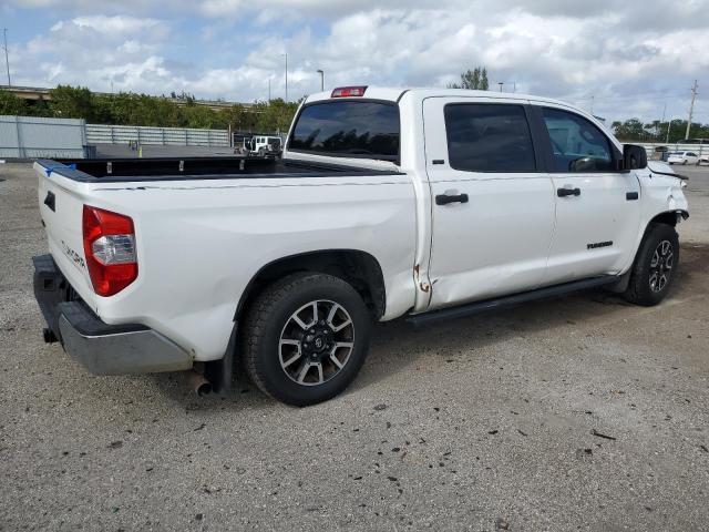 5TFDW5F1XHX664855 - 2017 TOYOTA TUNDRA CREWMAX SR5 WHITE photo 3