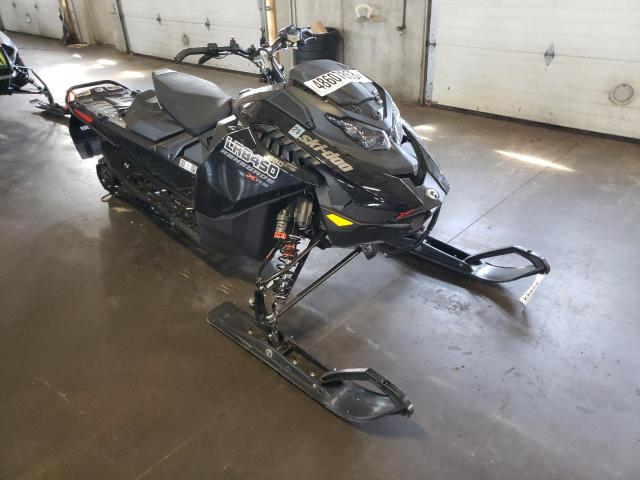 2BPSULPV6PV000107 - 2023 SKI DOO RENEGADE BLACK photo 1