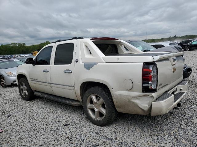 3GNTKGE7XDG202570 - 2013 CHEVROLET AVALANCHE LTZ WHITE photo 2