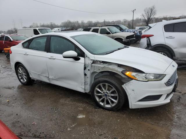 3FA6P0H75HR125942 - 2017 FORD FUSION SE WHITE photo 4