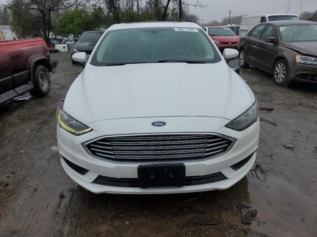 3FA6P0H75HR125942 - 2017 FORD FUSION SE WHITE photo 5