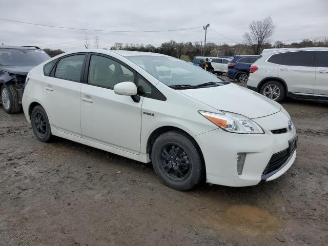 JTDKN3DU5F1902462 - 2015 TOYOTA PRIUS WHITE photo 4