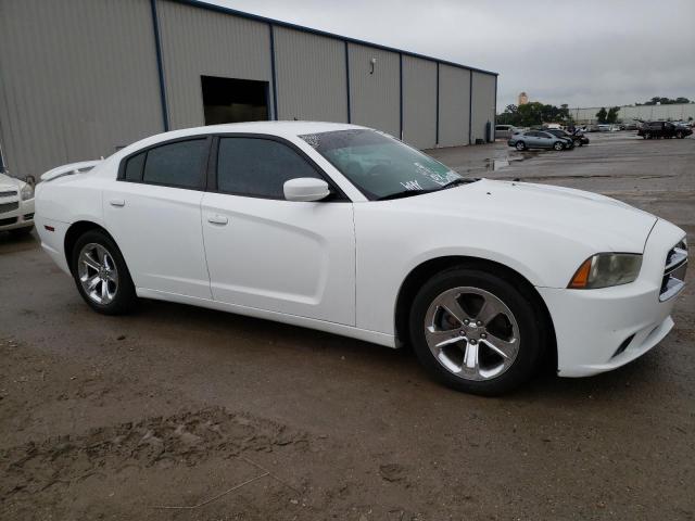 2C3CDXBG5DH606730 - 2013 DODGE CHARGER SE WHITE photo 4