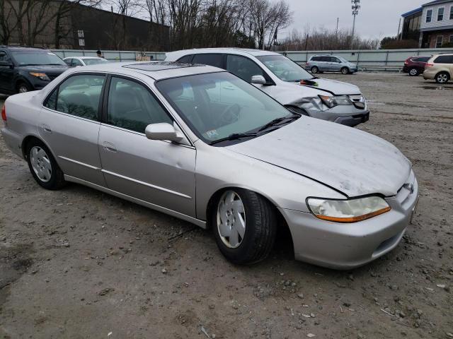 1HGCG1657WA063828 - 1998 HONDA ACCORD EX SILVER photo 4