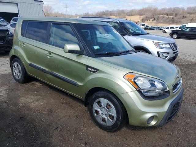 KNDJT2A58D7623428 - 2013 KIA SOUL GREEN photo 4