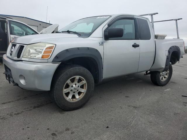 2004 NISSAN TITAN XE, 