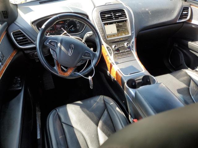 2LMPJ8LR2JBL44417 - 2018 LINCOLN MKX RESERVE SILVER photo 8