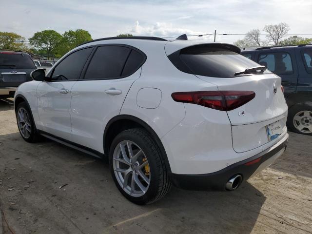 ZASFAKNN7J7C00199 - 2018 ALFA ROMEO STELVIO TI SPORT WHITE photo 2