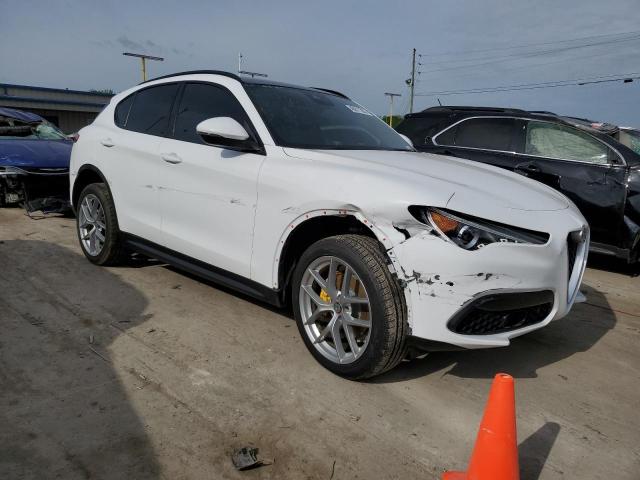 ZASFAKNN7J7C00199 - 2018 ALFA ROMEO STELVIO TI SPORT WHITE photo 4