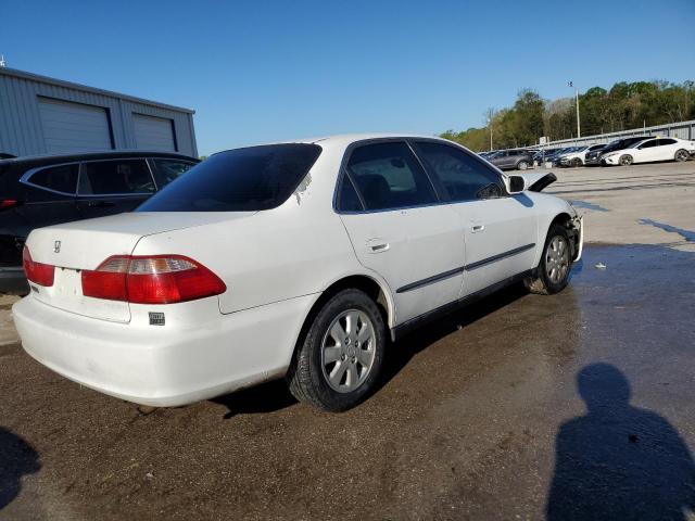 1HGCG5647WA038622 - 1998 HONDA ACCORD LX WHITE photo 3