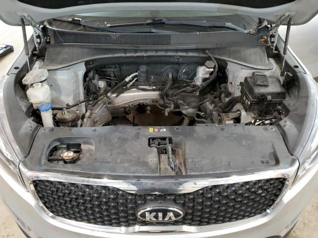 5XYPGDA54GG174699 - 2016 KIA SORENTO LX SILVER photo 11