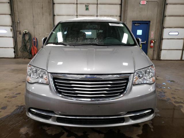 2C4RC1CG2FR657247 - 2015 CHRYSLER TOWN & COU TOURING L SILVER photo 5