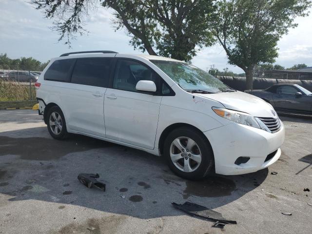 5TDKK3DC6ES458736 - 2014 TOYOTA SIENNA LE WHITE photo 4