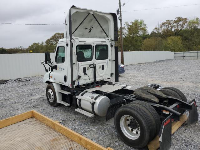 3AKBGADV9GDHP8388 - 2016 FREIGHTLINER CASCADIA 1 WHITE photo 3